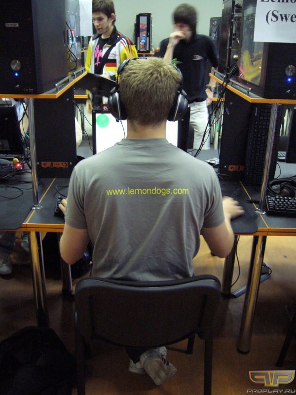 ���-�� �� Lemondogs