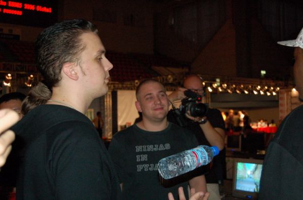 ����������